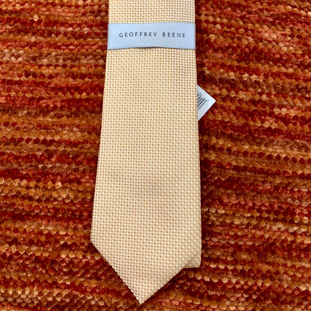 Geoffrey Beene Tie! 100% silk! NWT!
